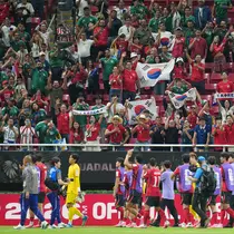 Para pemain Korea Selatan melambaikan tangan kepada para suporternya menyusul kemenangan dalam laga Grup A Piala Dunia 2026 antara Korea Selatan vs Ceko di Zapopan, dekat Guadalajara, Meksiko, Kamis, 11 Juni 2026. (AP Photo/Matias Delacroix)