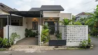 8 Inspirasi Pagar Rumah Mungil yang Tidak Membuat Halaman Terasa Sempit