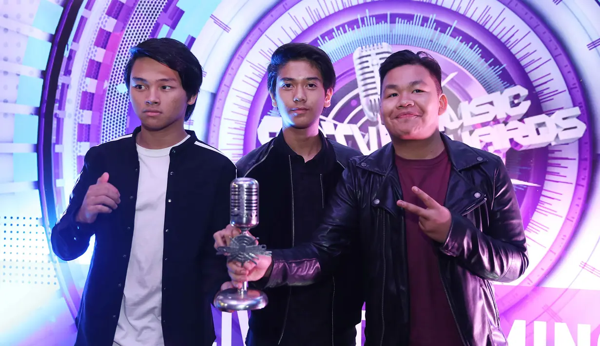 Menurut Kiki, semua tak lepas dari berbagai pihak yang selalu mendukung langkah CJR. Termasuk Bastian Steel yang pernah menjadi bagian mereka saat masih mengusung nama CJR. (Nurwahyunan/Bintang.com)