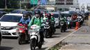Kepadatan arus lalu lintas jalan Jenderal Gatot Subroto, Jakarta, Jumat (6/8/2021). Dirlantas Polda Metro Jaya mencatat, pada pelaksanaan PPKM level 4 minggu kedua terdapat kenaikan mobilitas warga Jakarta sebesar 26 persen dibanding saat PPKM Darurat dan PPKM Mikro. (Liputan6.com/Helmi Fithriansyah