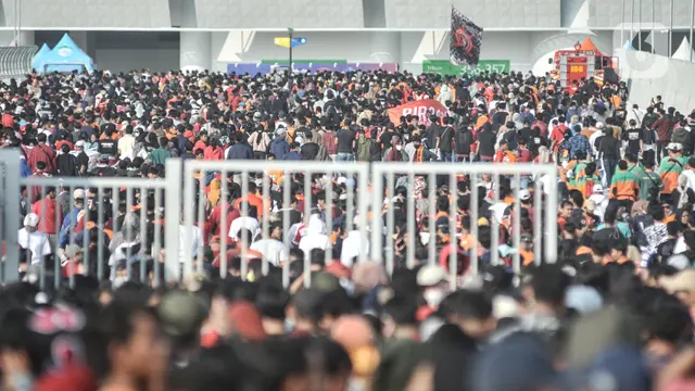 Ribuan Orang Padati Kawasan Jakarta International Stadium Jelang Peresmian