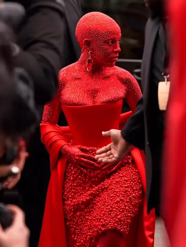 Kostum Unik Doja Cat