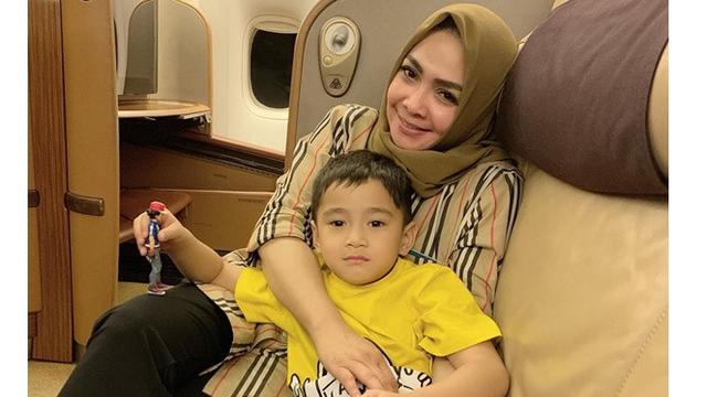 Jalani Debut Main FTV, Ini 6 Potret Kedekatan Rafathar dengan Rieta Amilia