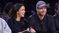 Meghan Markle Nonton Pertandingan NBA dengan Gaya Kasual, Cincin Berliannya Nggak Santai