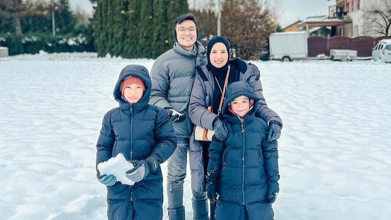 Intip Keseruan Tya Ariestya Liburan ke Swiss Bareng Keluarga, Asyik Main Salju, Ski, Paragliding Hingga Snow Sledding