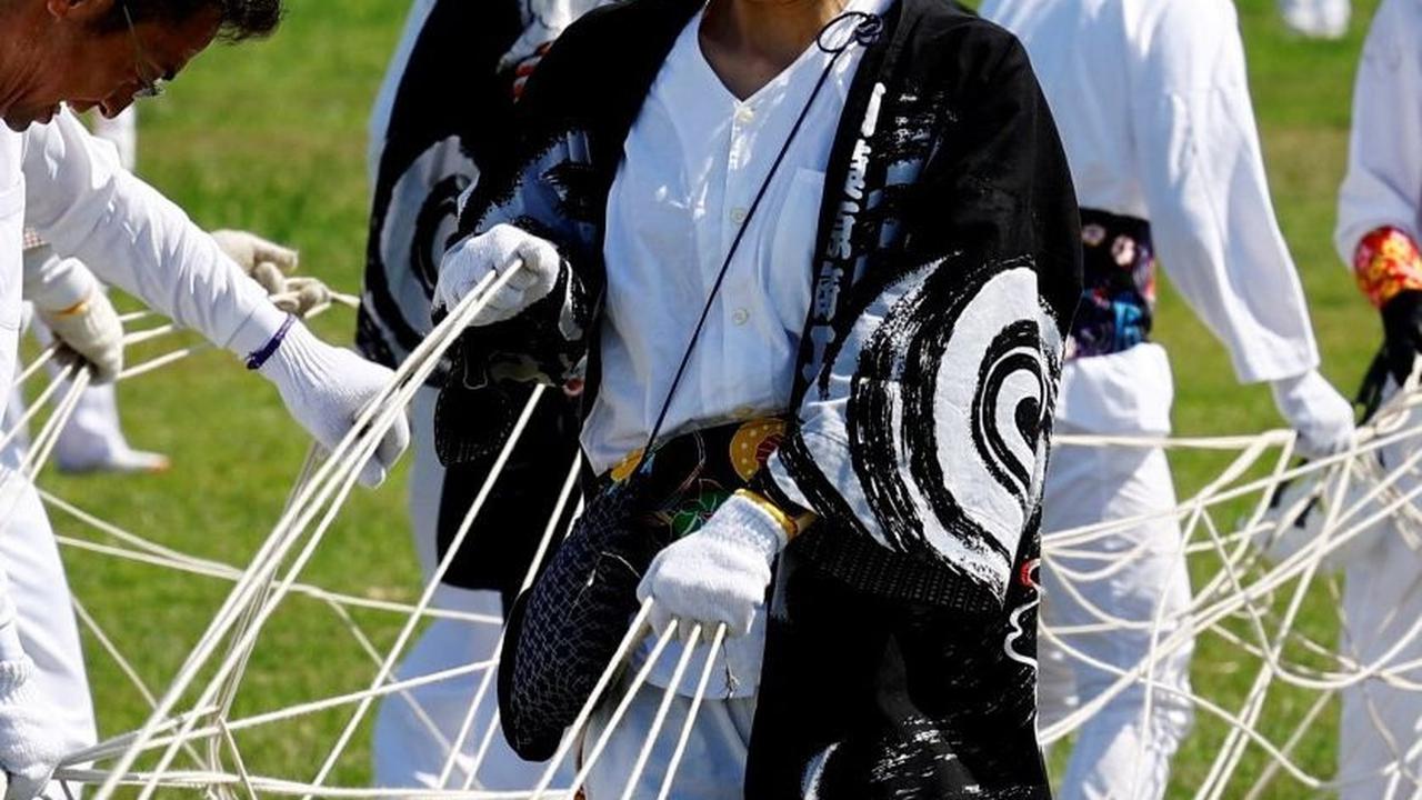Festival Layang-Layang Raksasa Sagami ini merupakan acara adat yang diadakan di Kota Sagamihara yang berada di Prefektur Kanagawa sejak zaman Tenpou (sekitar tahun 1830) pada zaman Edo. Foto: REUTERS / Kim Kyung-Hoon