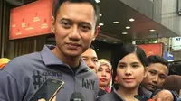 Agus Yudhoyono dan Anissa Pohan di Pasar Baru