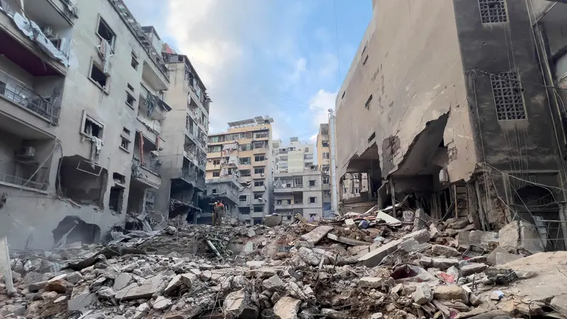 Tim Penyelamat Terus Cari Korban di Reruntuhan Gedung Pasca-Serangan Udara Israel