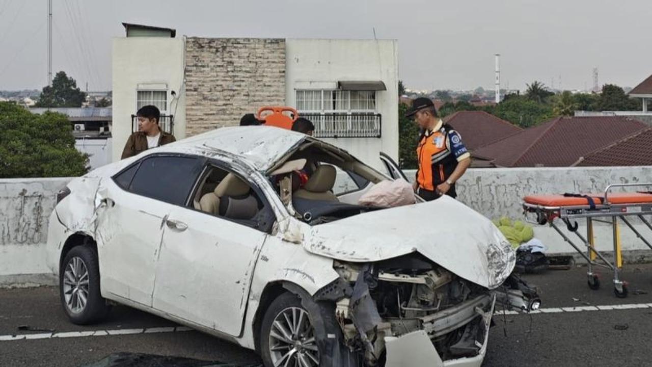 Kecelakaan Beruntun Tol Becakayu: Delapan Orang Luka-luka, Tiga Mobil Ringsek