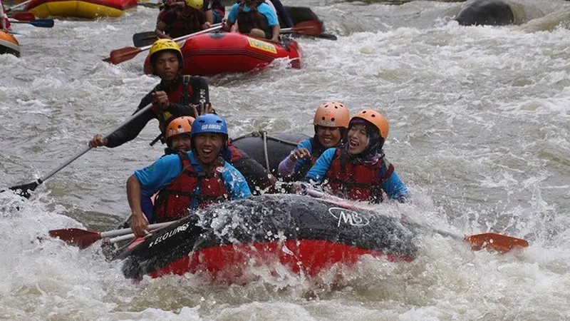Serunya Rafting dan Bermain Arung Jeram di Sungai Elo Magelang