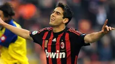 AC Milan's Brazilian midfielder Kaka celebrates after scoring a goal during their "Serie A" football match AC Milan versus Chievo at San Siro Stadium in Milan on November 16, 2008. AFP PHOTO / GIUSEPPE CACACE 