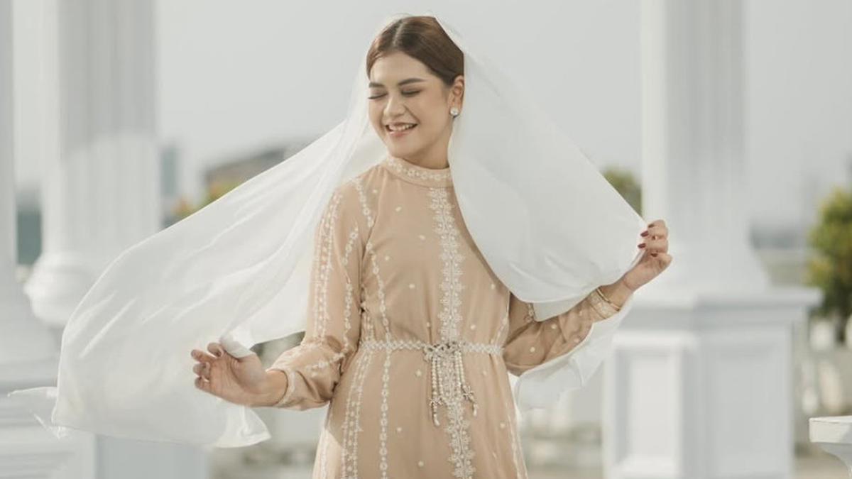 6 Gaya Kahiyang Ayu yang Cocok untuk Inspirasi Baju Lebaran, Dress, Abaya, hingga Semi Abaya