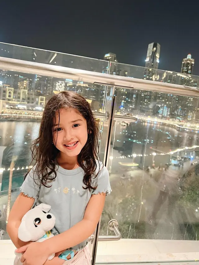 Yasmine Wildblood bersama dua anaknya yang cantik (Instagram/yaswildblood)