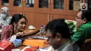 Anggota DPR Komisi IX Krisdayanti mengikuti rapat kerja dengan Menteri Tenaga Kerja dan Dirut BPJS Ketenagakerjaan di Kompleks Parlemen, Senayan, Jakarta, Rabu (8/7/2020). (Liputan6.com/Johan Tallo)
