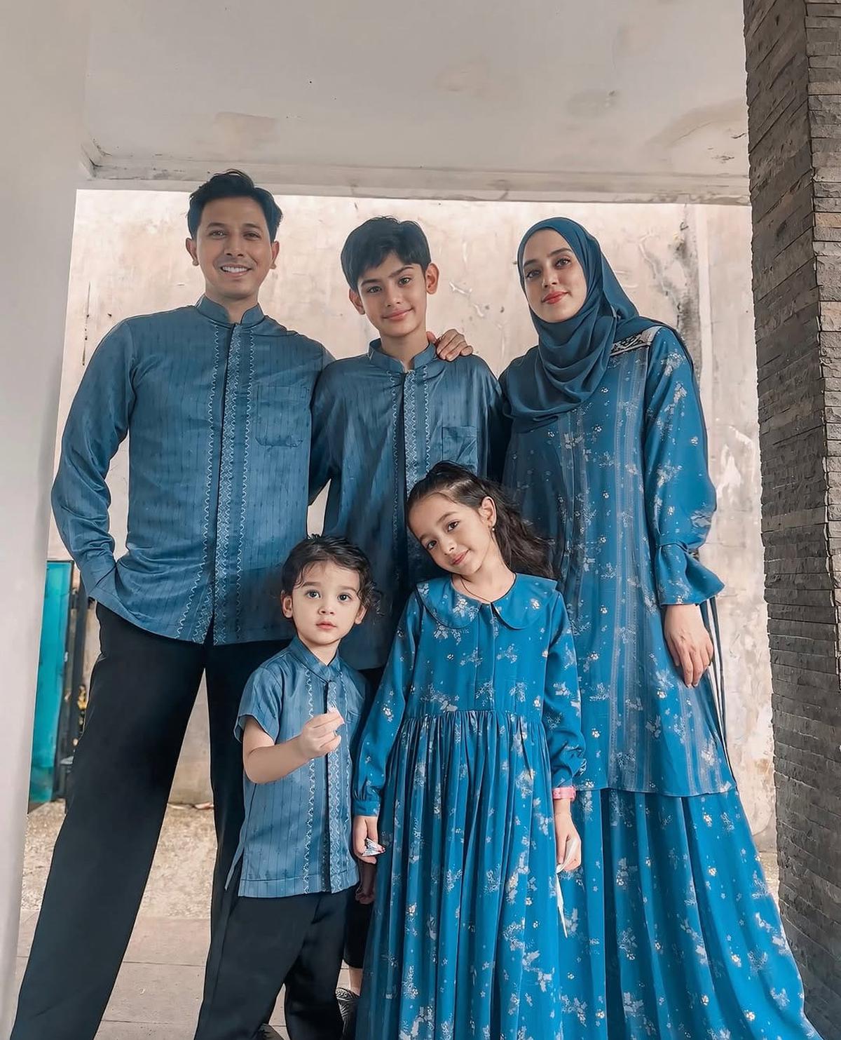 Potret Keluarga Sonny Septian dan Fairuz yang Kerap Pakai Couple Outfit