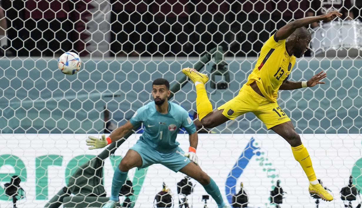 Dua golnya ke gawang Qatar juga menjadi brace ketiga sepanjang laga pembuka Piala Dunia. Dua pemain lainnya yang sukses mencetak dua gol di laga pembuka adalah Neymar (Brasil) pada edisi 2014 ke gawang Kroasia dan Denis Cheryshev (Rusia) pada edisi 2018 ke gawang Arab Saudi. (AP/Natacha Pisarenko)