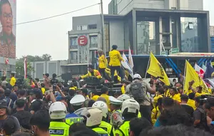 Massa BEM UI Tertahan di UoB, Bawa 8 Tuntutan