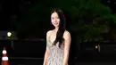 Pemeran Kim Myeong-hee dalam drama Korea Youth of May, Go Min Si mencuri perhatian public. Ia tampil memesona dalam balutan sequined dress berpotongan rendah.