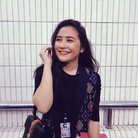 Siap-siap ngampus dengan tampilan yang keren maksimal. (Sumber foto: prillylatuconsina96/instagram)