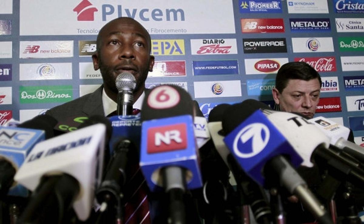 Ini aksi adu jotos pelatih Kosta Rika dan petugas keamanan Panama