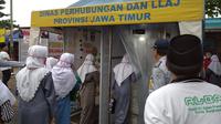 Sejumlah santri TMaI Pondok Pesantren Al-Amien Prenduan menjalani serangkaian pemeriksaan saat tiba di Terminal Bangkalan.