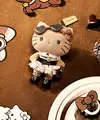 Liburangan hangat dengan segelas Cocoa Oolong Milk Tea yang Hangat dan Pesona Ceria Hello Kitty. Dok. CHAGEE