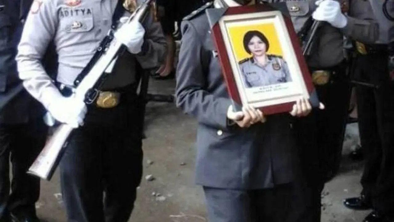 7 Potret Suasana Upacara Pemakaman Jenazah Bripka Anita 
