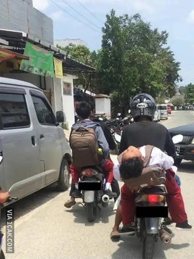 10 Potret Absurd Bocah Tidur di Sembarang Tempat, Ada yang Di Rak Supermarket