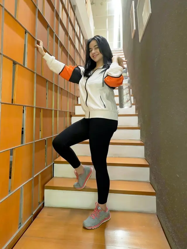 Resha Finoza (https://www.instagram.com/p/CYyq9pQvq8j/)