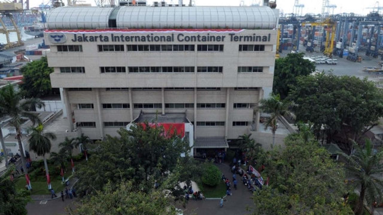 Imbas aksi mogok karyawan JICT, bongkar muat peti kemas lumpuh