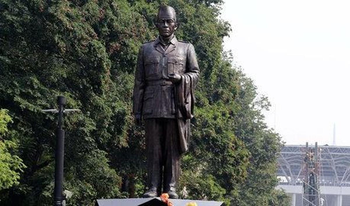 Patung Sukarno di Pintu 5 Kawasan Stadion Gelora Bung Karno<br>