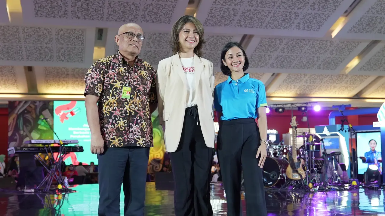 Coca-Cola membuka gerai bertema "Dari Botol Jadi Botol" di Jakarta Fair Kemayoran (JFK) 2024