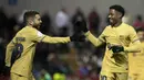 Pemain Barcelona Ansu Fati (kanan) merayakan dengan Jordi Alba setelah mencetak gol ke gawang AD Ceuta pada pertandingan sepak bola babak 16 besar Copa del Rey di Stadion Alfonso Murube, Ceuta, Spanyol, 19 Januari 2023. Barcelona mengalahkan AD Ceuta dengan skor 5-0. (JORGE GUERRERO/AFP)
