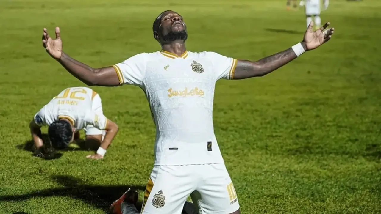 Striker Bhayangkara FC, Bernard Henry Doumbia