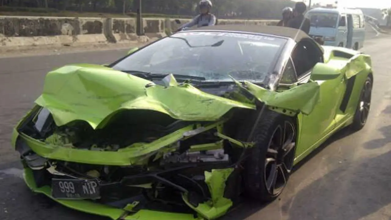 Penampakan Lamborghini Hotman Paris Sebelum & Sesudah Kecelakaan