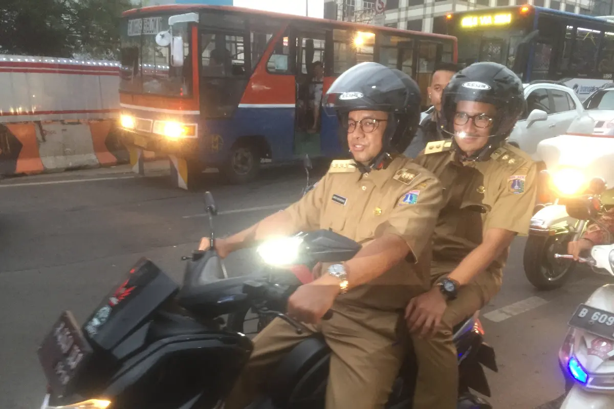Gubernur DKI Jakarta Anies Baswedan dan Wakil Gubernur DKI Jakarta Sandiaga Uno. (Liputan6.com/Delvira Hutabarat)