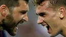 Antoine Griezmann (kanan) dan rekannya Andre-Pierre Gignac merayakan gol kedua saat melawan Jerman pada semifinal piala Erpa 2016 di Stade Velodrome, Marseille,(07/7/2016). (EPA/Guillaume Horcajuelo)