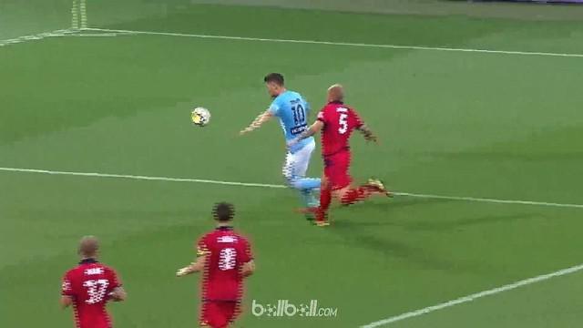 Melbourne City menuai kemenangan terbesar mereka di Liga Australia dengan menang 5-0 atas Adelaide United, Minggu (21/1). Tuan rum...