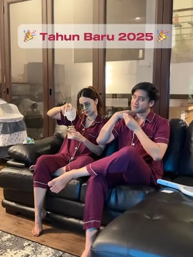 Artis Rayakan Tahun Baru di Rumah