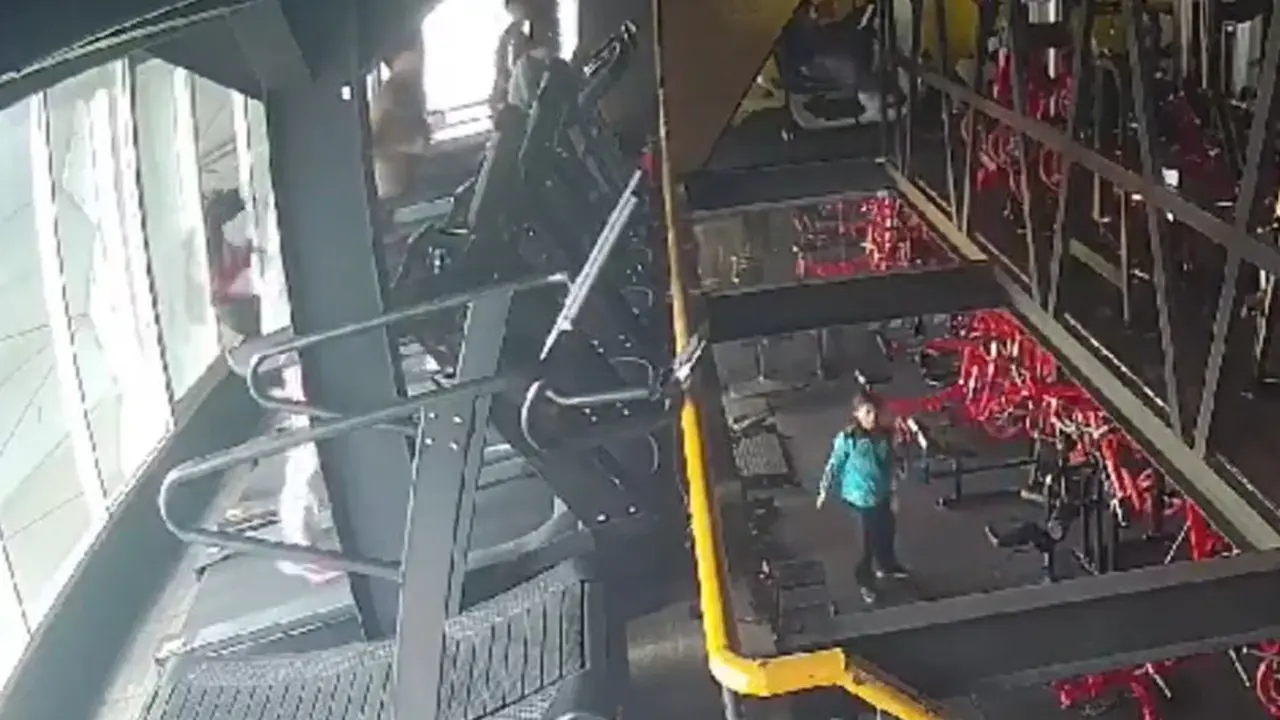 Viral Perempuan Pengguna Treadmill Jatuh dari Lantai 3 Gym hingga Meninggal Dunia