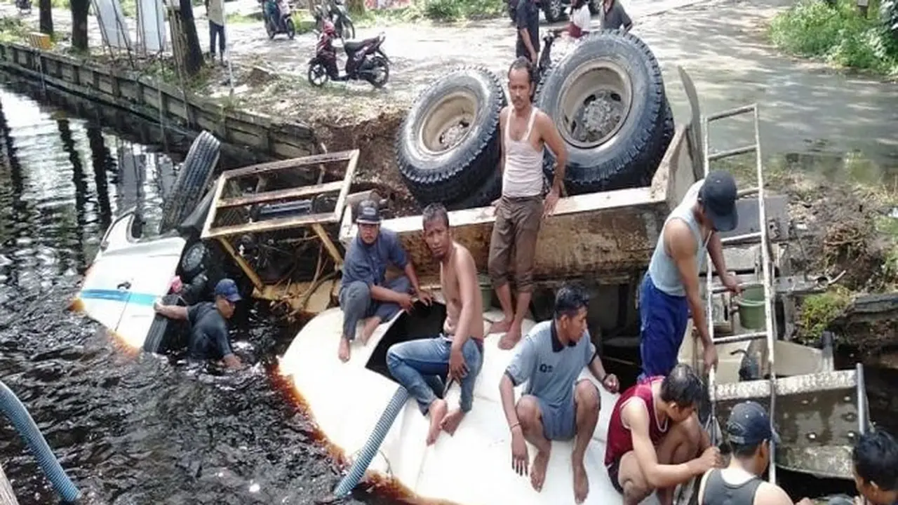 Kecelakaan Truk Molen
