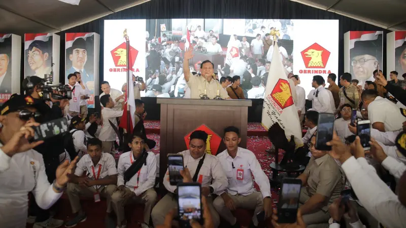 Ketua Umum Partai Gerindra Prabowo Subianto menegaskan, dirinya bertekad melanjutkan estafet kepemimpinan Presiden Joko Widodo atau Jokowi.