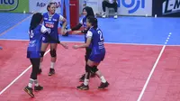 Petrokimia Volleyball Academy Gresik saat bertanding melawan Kharisma Premium Bandung pada final four Nusantara Cup 2024 di GOR UNY Yogyakarta, Rabu (20/3/2024). (Bola.com/PBVSI)