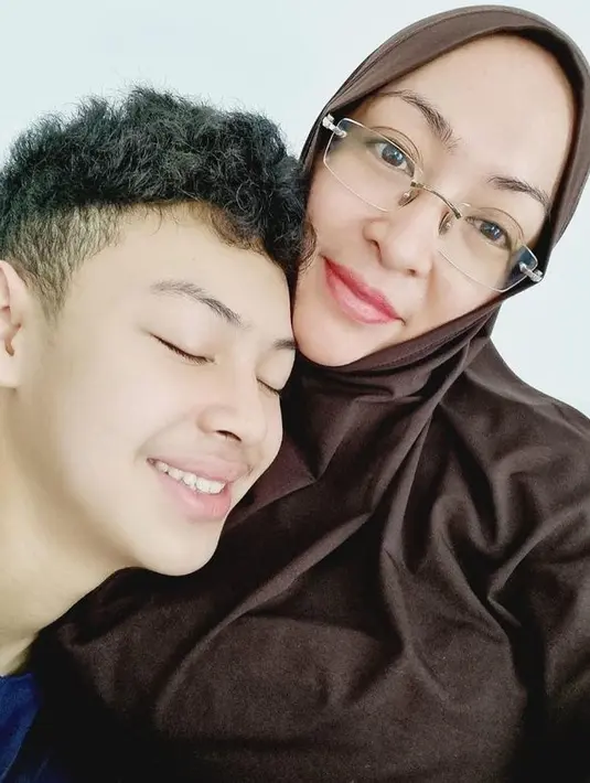 Keanu memiliki kisah yang cukup berat untuk anak seusianya. Di usianya yang belum dewasa ia terpaksa harus hidup tanpa sang ibu selama kurang lebih 10 tahun.(instagram.com/keanu_massaid)
