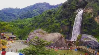 Curug Bidadari ini bisa dijadikan sebagai destinasi menarik untuk liburan bersama keluarga.