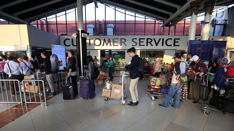 20170620-Pemudik Mulai Padati Bandara Soetta-Tallo