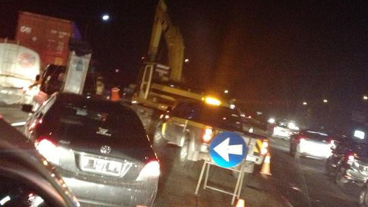 Underpass Cibubur amblas, Tol Jagorawi macet berkilo-kilo