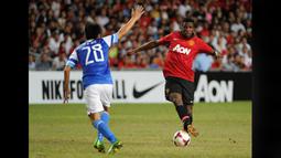 Wilfried Zaha (kanan) bergabung bersama MU pada musim 2012/2013 dari Crystal Palace. Zaha bertahan selama empat musim bersama Manchester United, namun dirinya lebih banyak dipinjamkan ke klub lain. Ia cuma diberikan empat kali pertandingan tanpa kontribusi apapun. Akhirnya Crystal Palace mempermanenkan kembali Zaha hingga hari ini. (AFP/ Dale De La Rey)