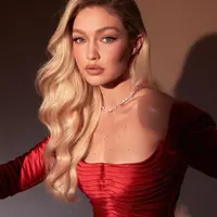 Untuk riasan dan makeup, Gigi Hadid dikenal dengan blonde dan makeup natural glam. [Foto: @gigihadid]