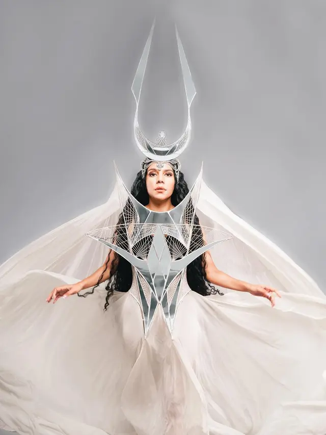 Nowela seperti ratu di single Runnin